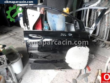 Mercedes-Benz B Serisi Sağ Ön Kapı çıkma parça