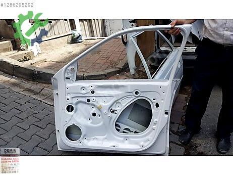 Skoda Fabia Sağ Ön Kapı çıkma parça