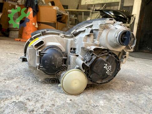 Mercedes-Benz C Serisi Sağ Ön Far çıkma parça