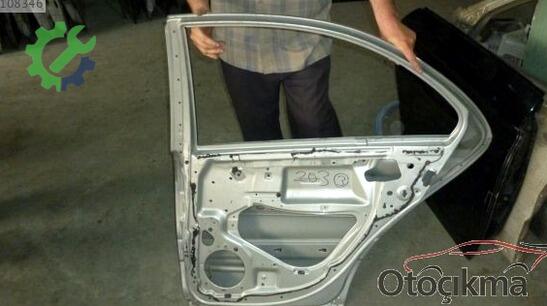 Mercedes-Benz C Serisi Sağ Arka Kapı çıkma parça