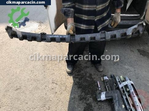 Mercedes-Benz C Serisi Tampon Braketi çıkma parça
