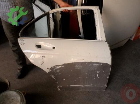 Mercedes-Benz C Serisi Sağ Arka Kapı çıkma parça