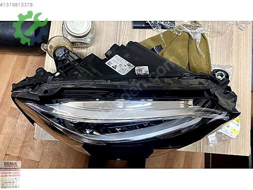 Mercedes-Benz C Sağ Ön Far çıkma parça