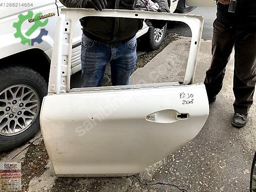 Peugeot 208 Arka Kapı çıkma parça