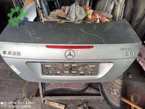 Mercedes-Benz E Serisi Bagaj çıkma parça