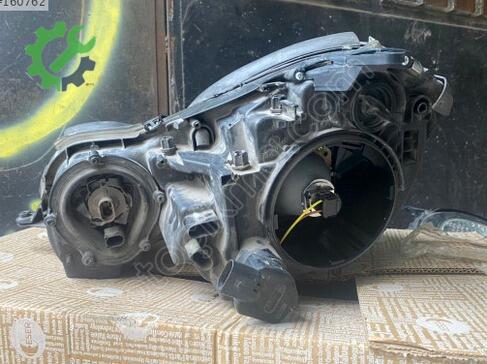 Mercedes-Benz E Serisi Sağ Ön Far çıkma parça