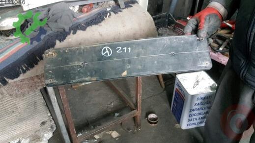 Mercedes-Benz E Serisi Plakalık çıkma parça