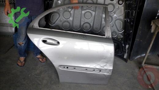 Mercedes-Benz E Serisi Sağ Arka Kapı çıkma parça