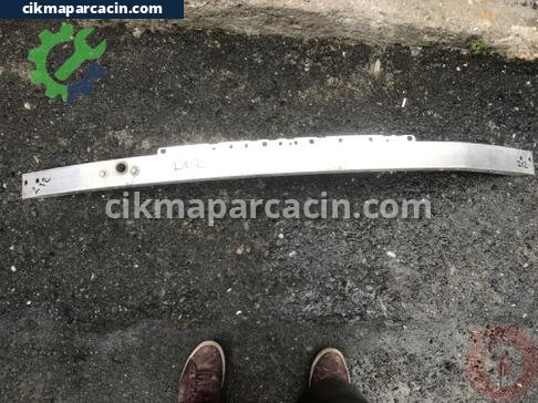Mercedes-Benz E Serisi Arka Tampon Demiri çıkma parça