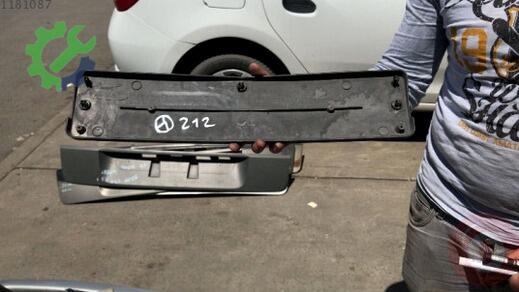 Mercedes-Benz E Serisi Plakalık çıkma parça