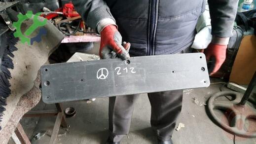 Mercedes-Benz E Serisi Plakalık çıkma parça