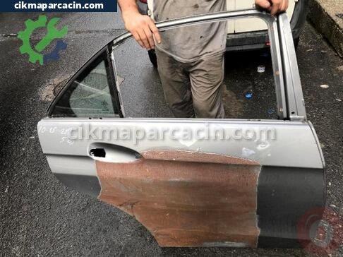 Mercedes-Benz E Serisi Sağ Arka Kapı çıkma parça