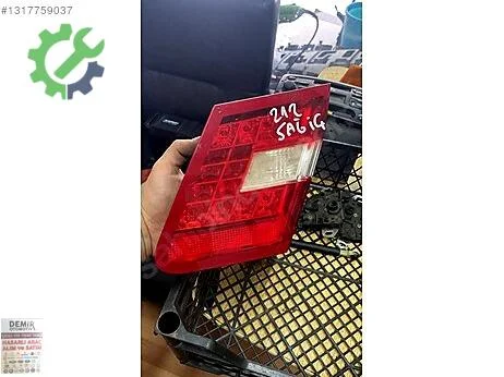 Mercedes-Benz E Sağ Arka Stop çıkma parça