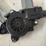 HONDA JAZZ ÖN SAĞ SOL CAM KRİKOSU