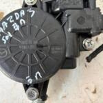 MAZDA 3 SOL ÖN CAM KRİKOSU