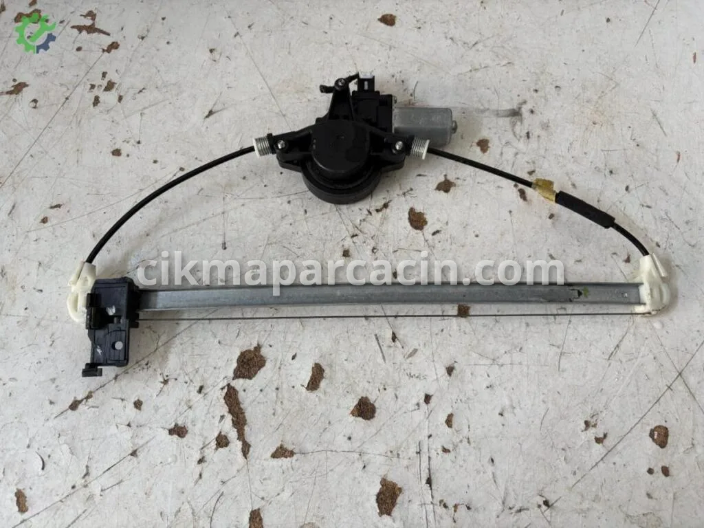 Mazda 3 Sol Ön Cam Krikosu çıkma parça