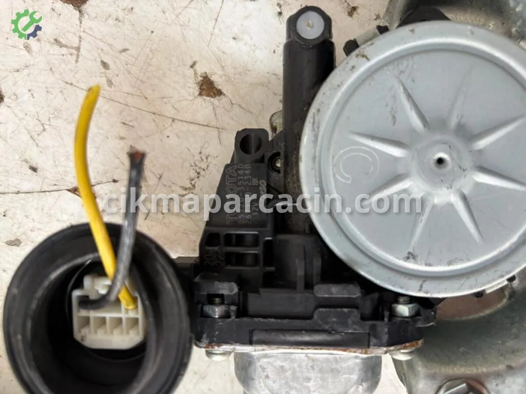 Mazda 3 Sol Ön Cam Krikosu çıkma parça