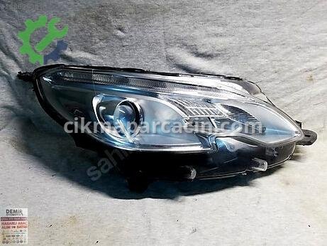 Peugeot 3008 Sağ Ön Far çıkma parça