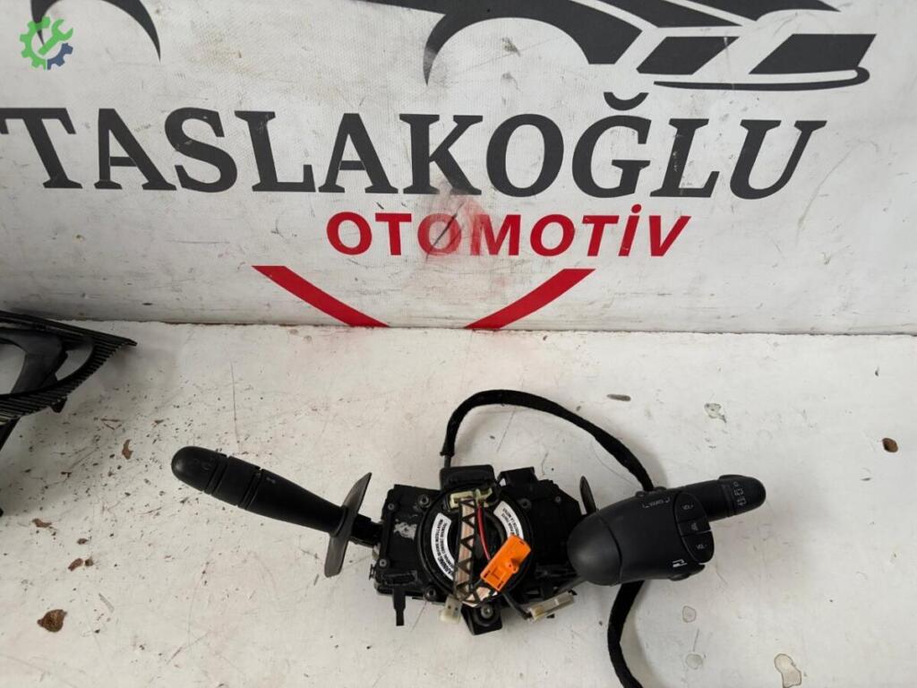 Renault Kangoo Silecek Kolu çıkma parça