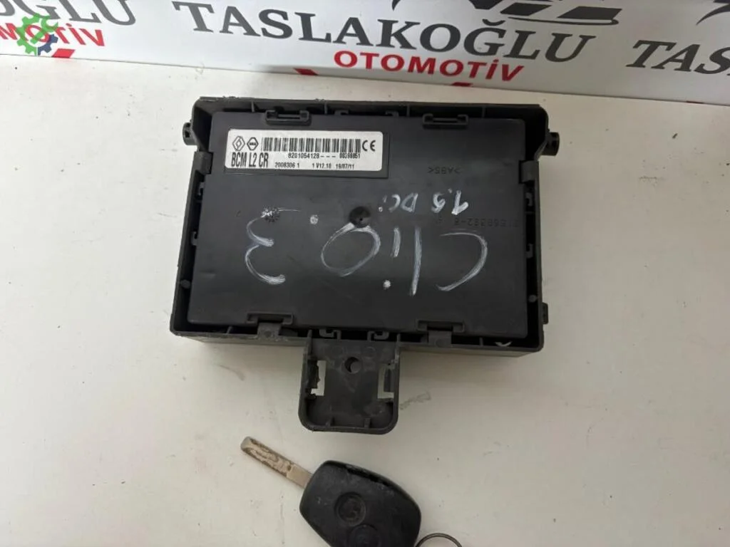 Renault Clio UCH Beyni 8201054128 çıkma parça