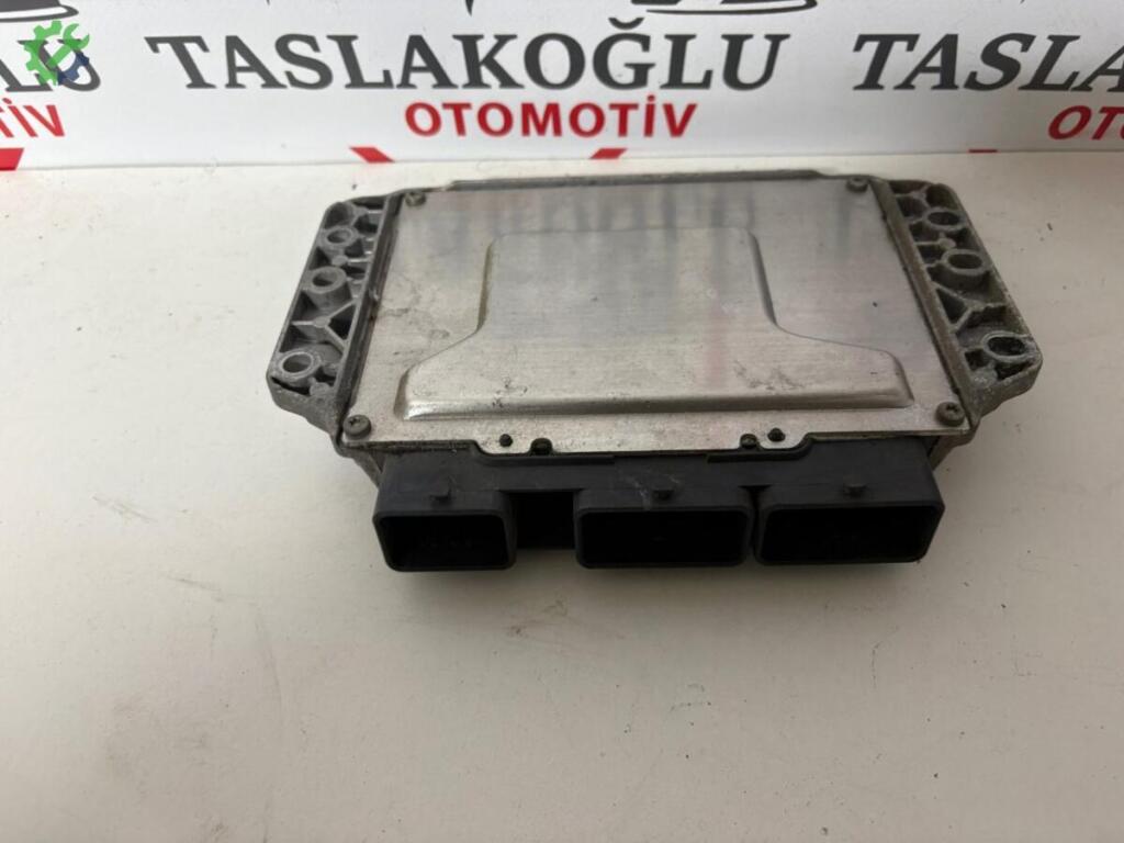 Renault Megane Motor Beyni 8200509552 çıkma parça