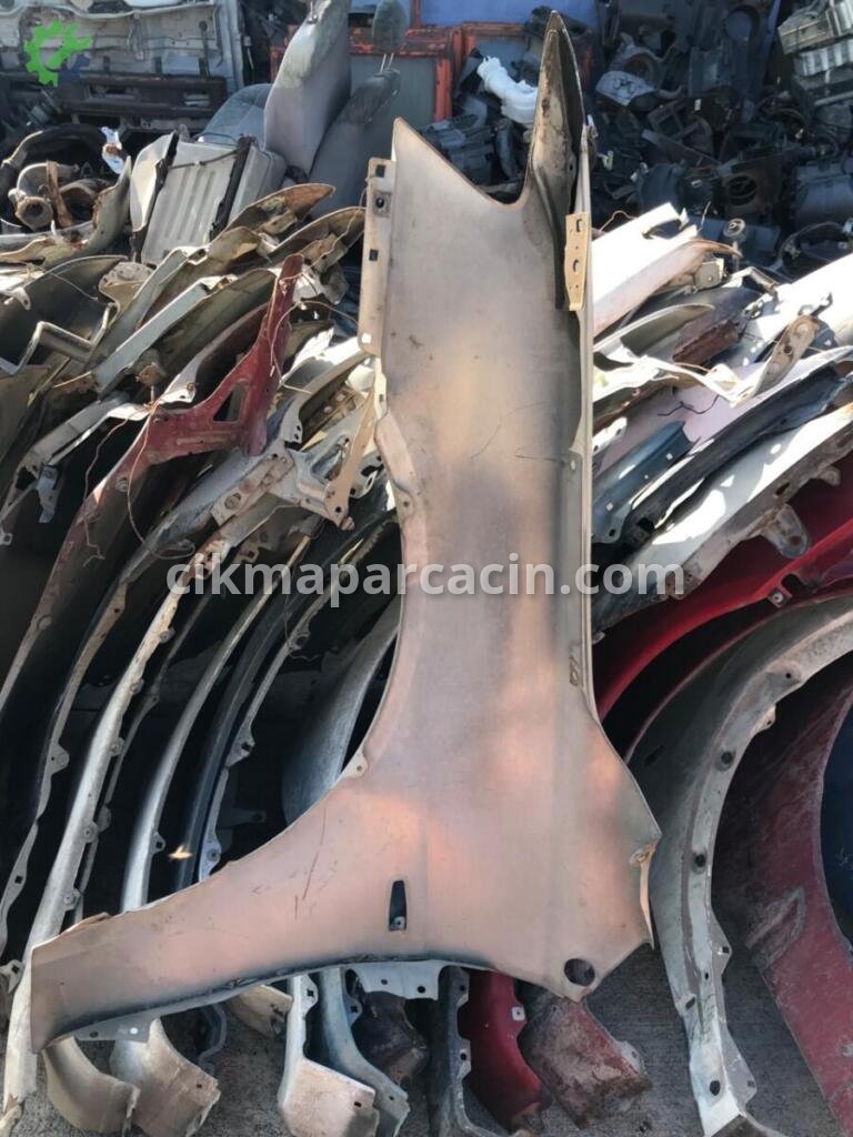 Mitsubishi Lancer Sağ Ön Çamurluk çıkma parça