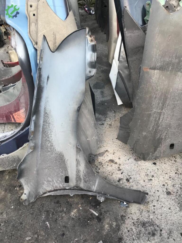 Toyota Avensis Sol Çamurluk 2003-200 çıkma parça