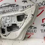 TOYOTA COROLLA SAĞ ARKA KAPI HAFİF HASARLI