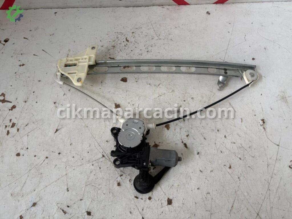 Suzuki Swift Sol Ön Cam Krikosu çıkma parça