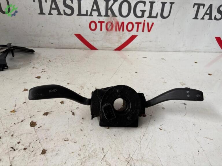 Volkswagen Polo Silecek Kolu çıkma parça