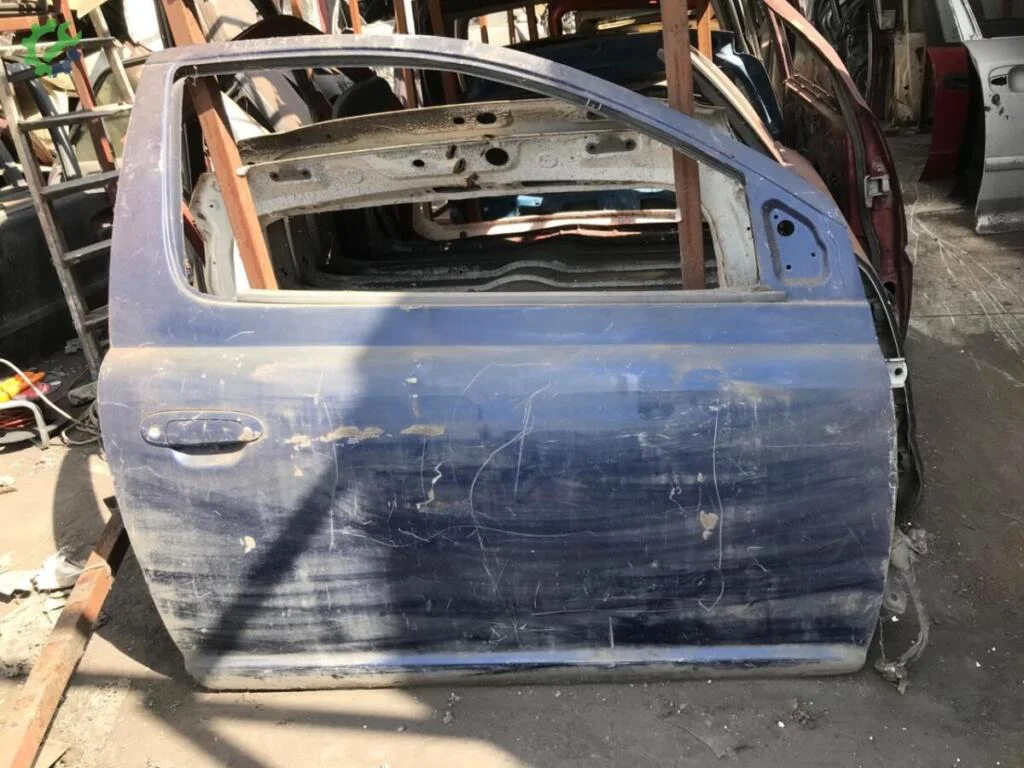 Toyota Yaris Sağ Ön Kapı 2000-200 çıkma parça