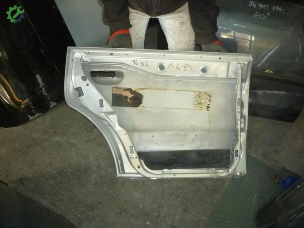 Audi A4 Sol Arka Kapı çıkma parça