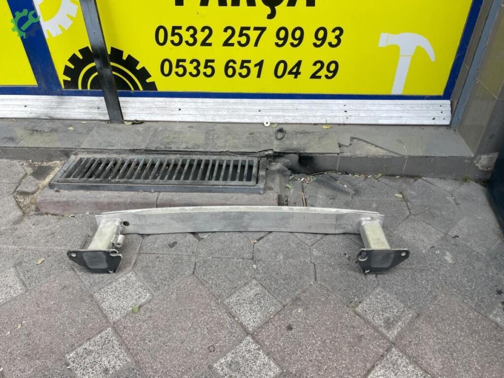 Opel Crossland Arka Tampon Demiri çıkma parça