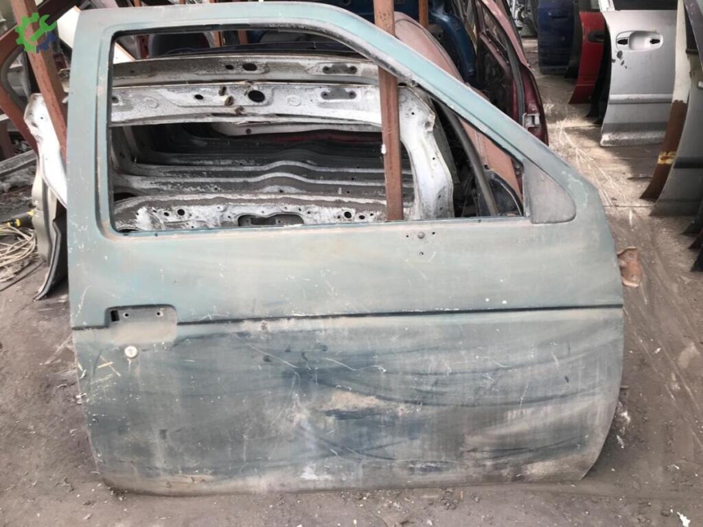 Nissan Pick-up Sağ Ön Kapı 1990-199 çıkma parça