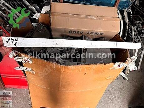 Audi A3 Kapı Çıtası çıkma parça