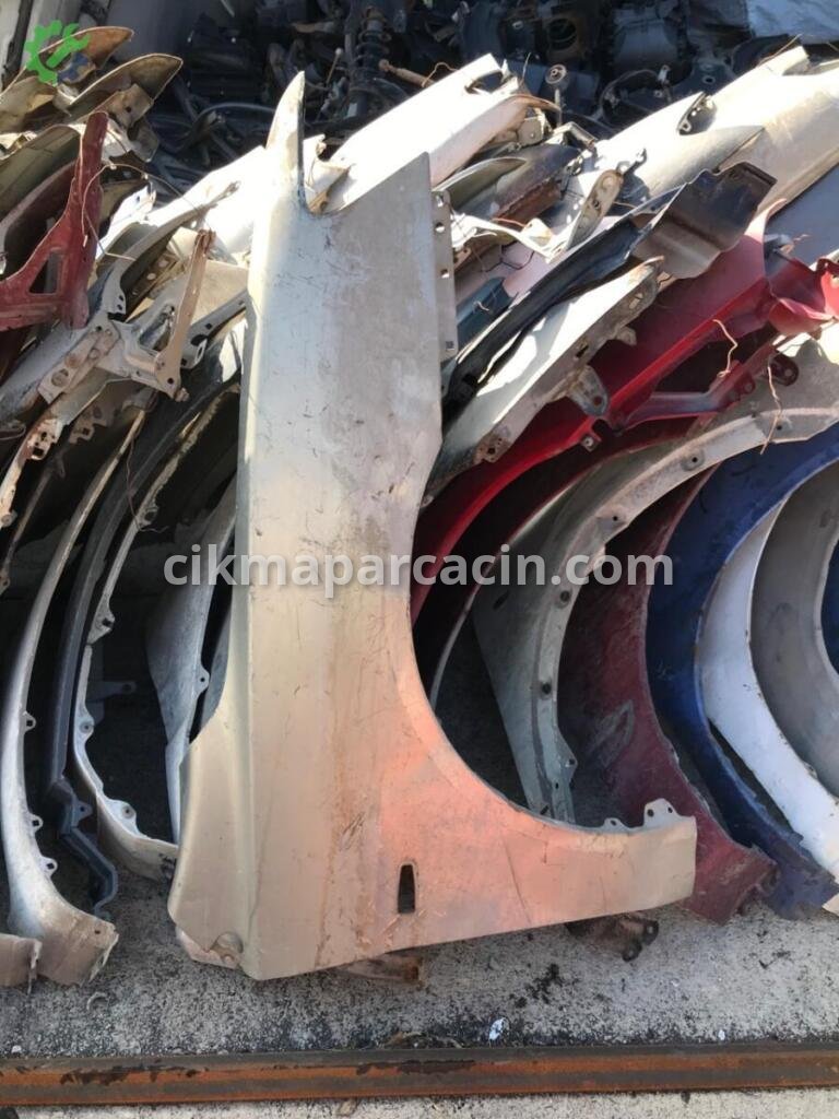 Mitsubishi Lancer Sağ Ön Çamurluk çıkma parça