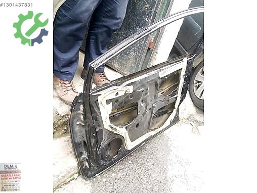 Toyota Auris Sağ Ön Kapı çıkma parça