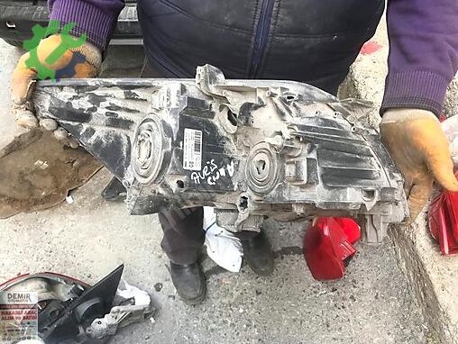 Toyota Auris Far çıkma parça