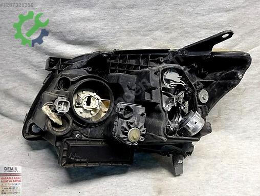 Toyota Avensis Far çıkma parça