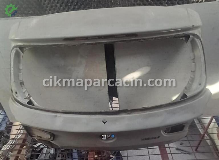 BMW 1 Serisi Bagaj Kapağı çıkma parça
