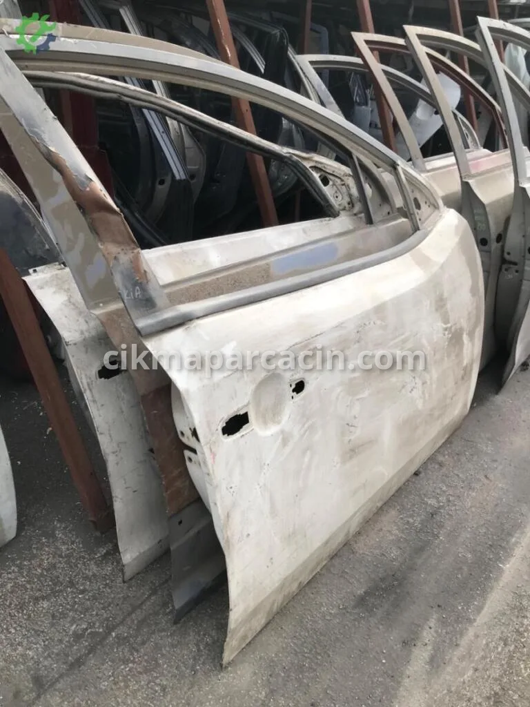 Kia Cerato Sağ Ön Kapı 760041M000 çıkma parça