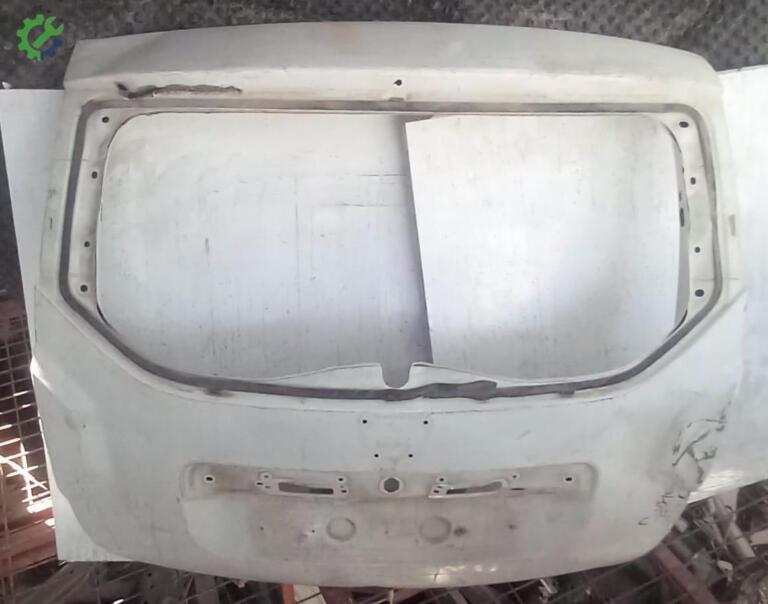 Dacia Duster Bagaj Kapağı çıkma parça