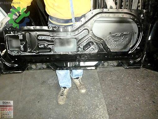 Land Rover Discovery Bagaj çıkma parça