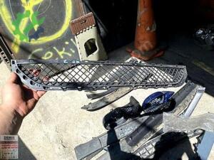 E46 3 SERİSİ ÖN TAMPON IZGARASI BMW ORJİNAL ÇIKMA PARÇA