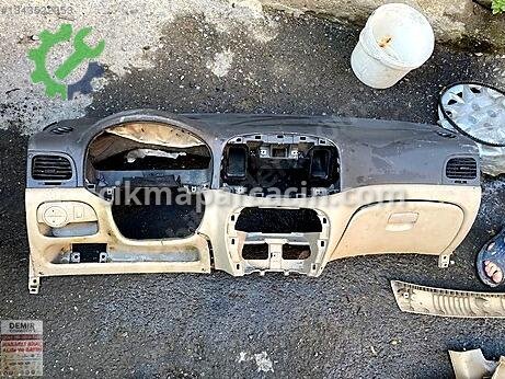 Hyundai Accent Era Torpido çıkma parça