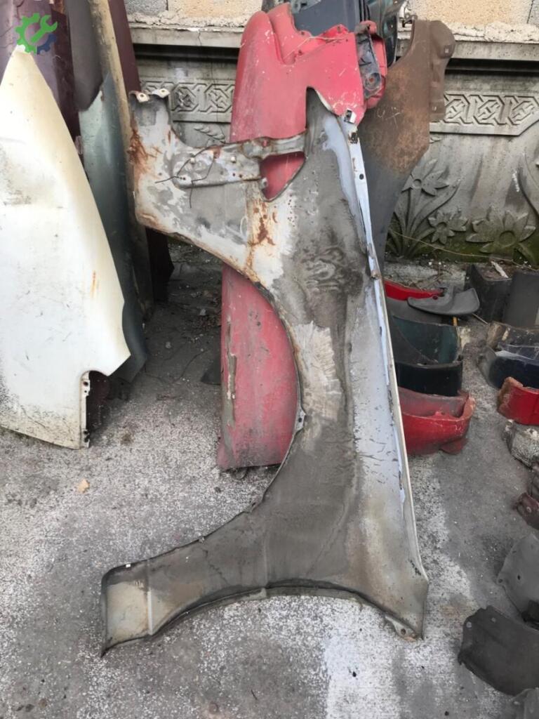 Toyota Corona Sağ Çamurluk çıkma parça