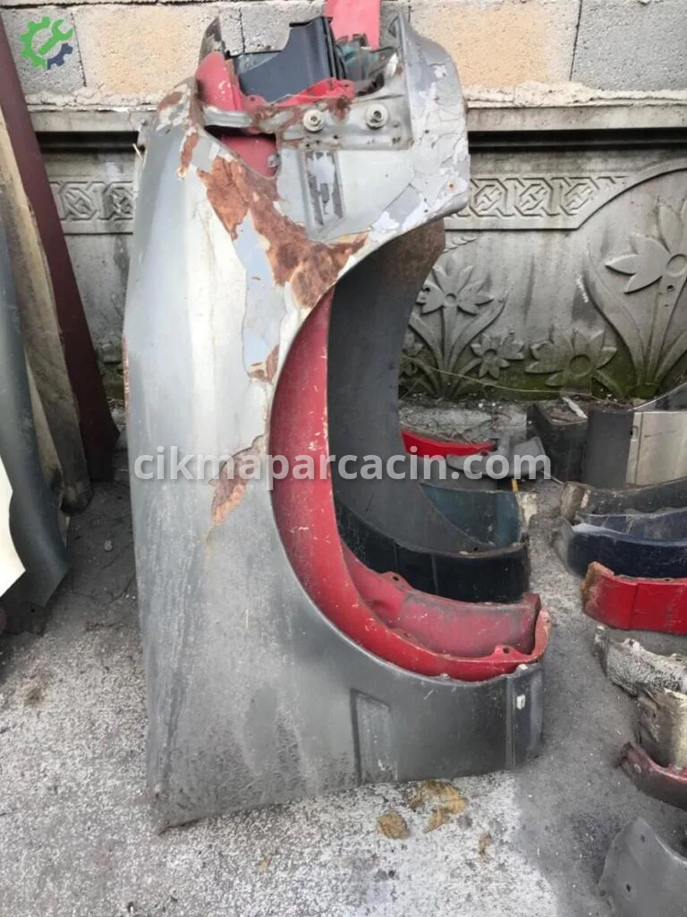 Toyota Corona Sağ Çamurluk çıkma parça