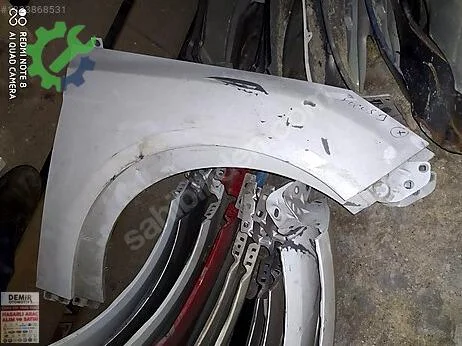 Ford Focus Ön Çamurluk çıkma parça