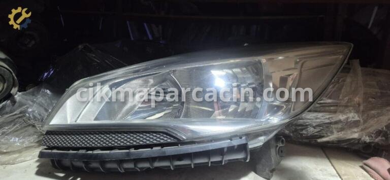 Ford Focus Far çıkma parça