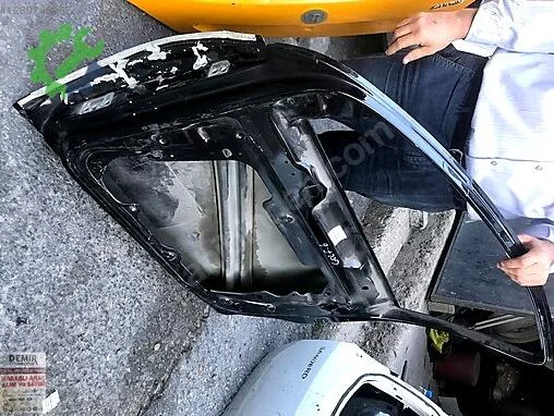 Volkswagen Golf Sağ Ön Kapı çıkma parça